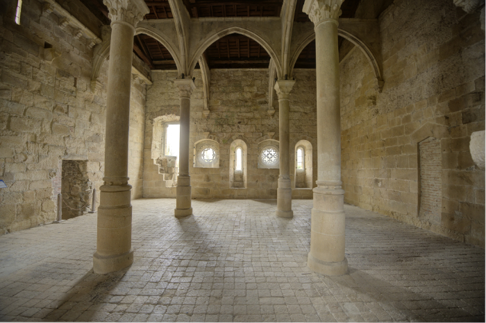 Cocina de la reina desde el oeste en el monasterio de Carracedo